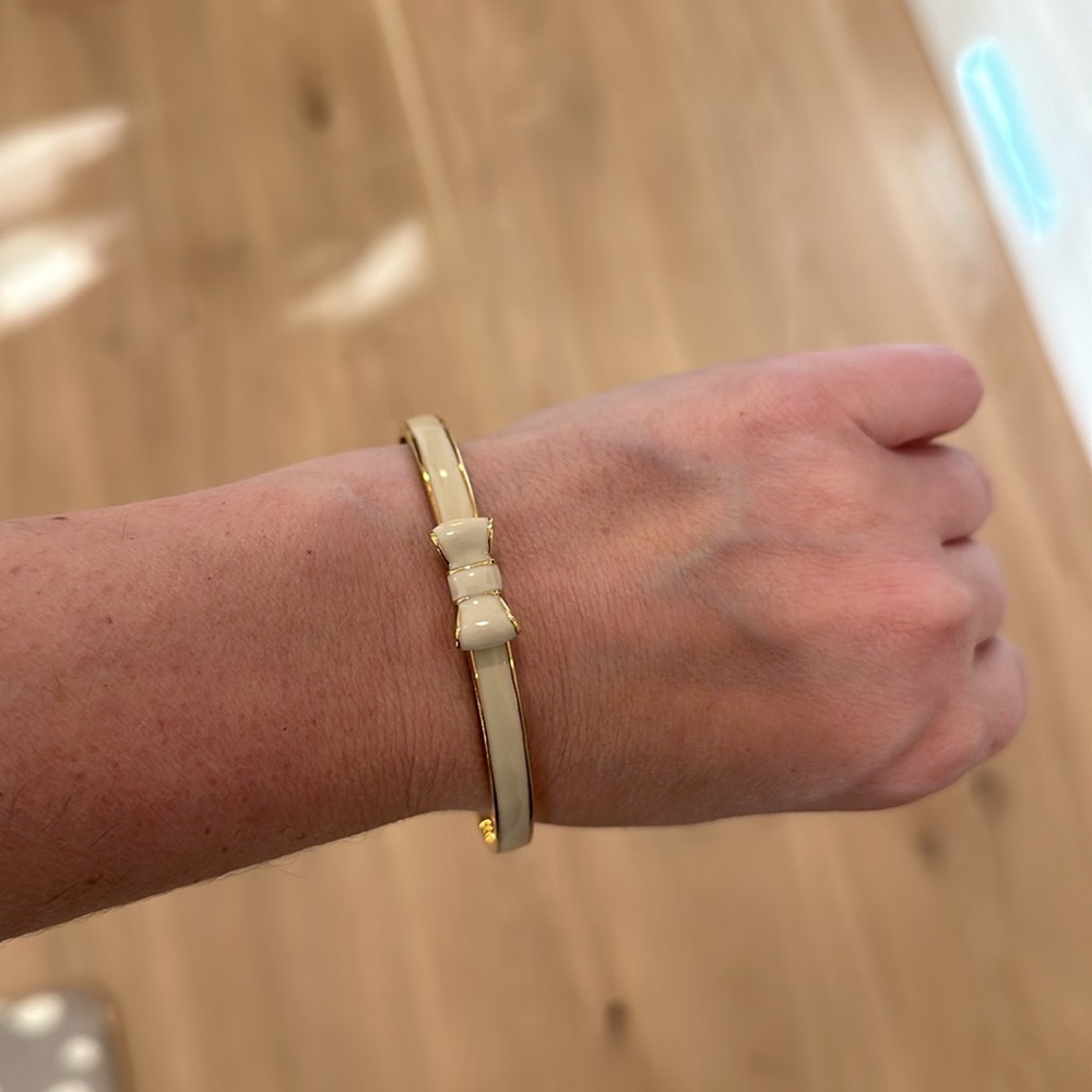 EUC Kate spade bow bangle - Picture 3 of 4